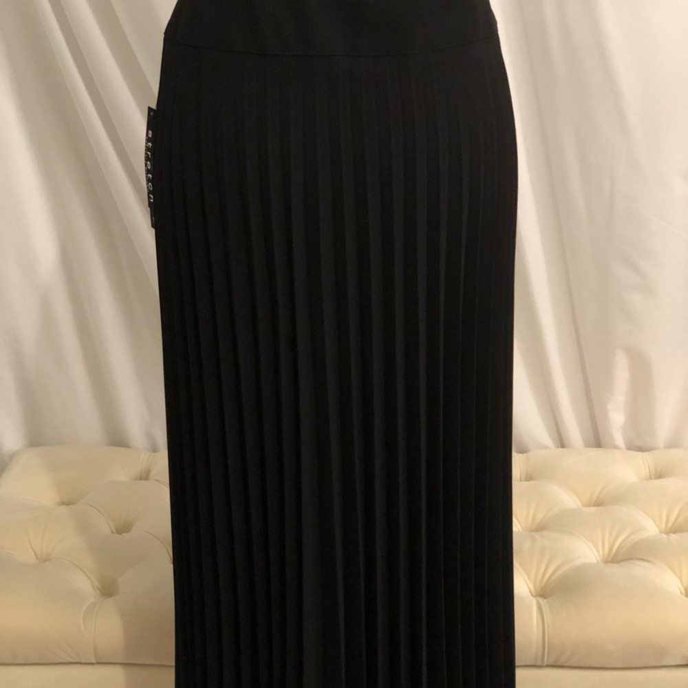 Accordion pleated stretchy mid skirt size 12 NWT